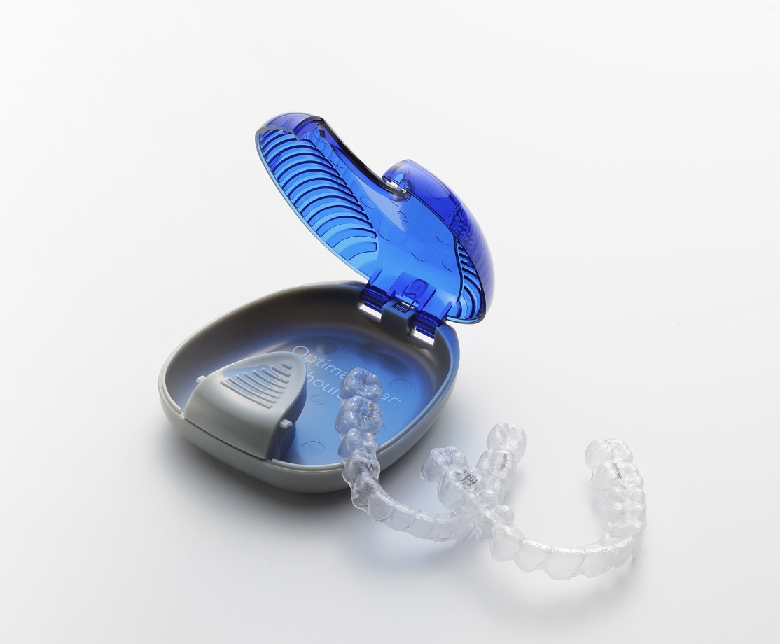 マウスピース型矯正装置(インビザライン)を使用した目立たない矯正歯科治療
